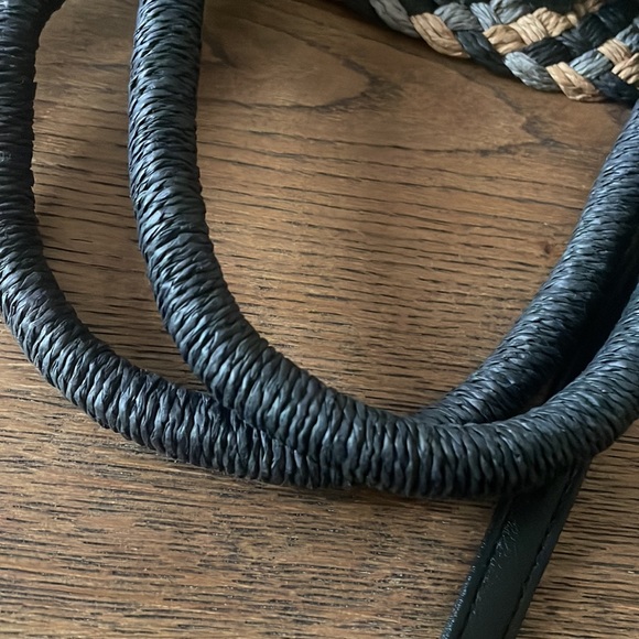 NWT Round Straw Bag - Picture 5 of 10